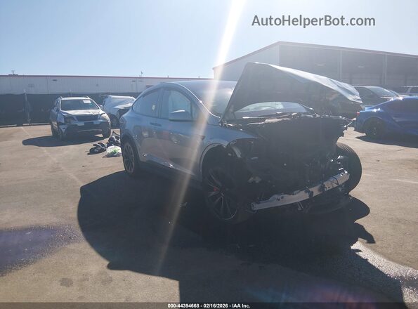 7SAXCBE69RF453873 2024 TESLA MODEL X Silver Delantero derecho
