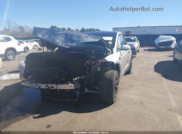 7SAXCBE69RF453873 2024 TESLA MODEL X Silver Vista tres cuartos delantera izquierda