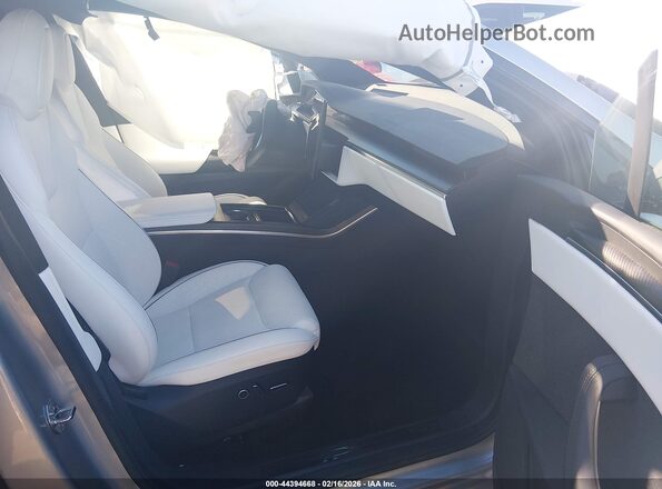 7SAXCBE69RF453873 2024 TESLA MODEL X Silver Vista interior delantera