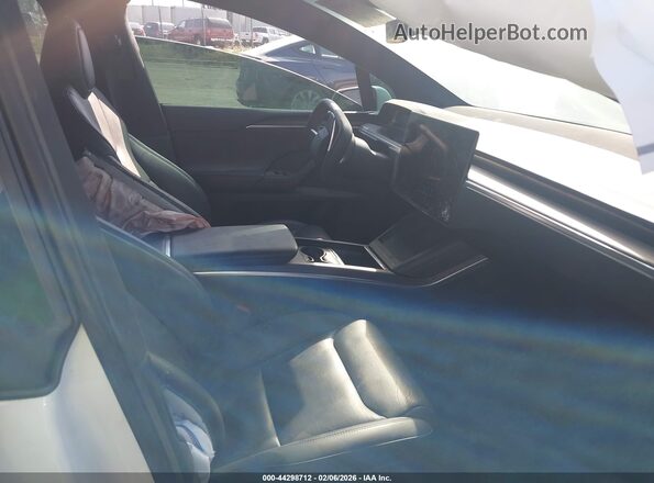 7SAXCDE56RF435060 2024 TESLA MODEL X Белый Вид салона спереди