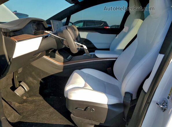 7SAXCDE59RF436624 2024 TESLA MODEL Белый Вид салона спереди
