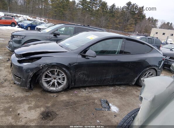7SAYGAEE3RF009589 2024 TESLA MODEL Y Black Rear interior view