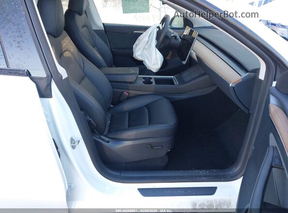 7SAYGAEE9SF262471 2025 TESLA MODEL Y White Vista interior delantera