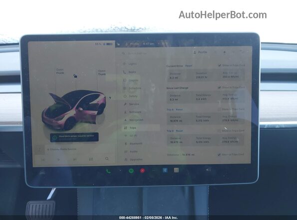 7SAYGAEE9SF262471 2025 TESLA MODEL Y White Vista de los asientos traseros