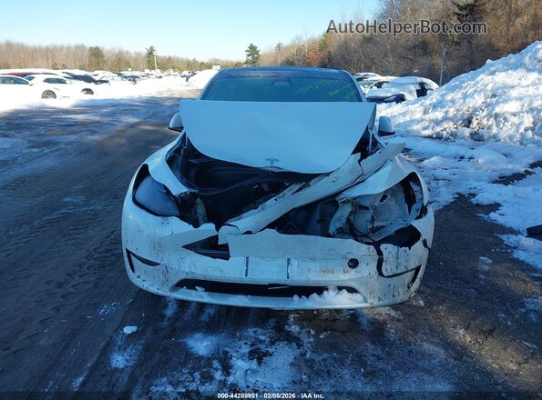 7SAYGAEE9SF262471 2025 TESLA MODEL Y White Vista interior trasera