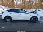 2025 Tesla Model Y Long Range Dual Motor All-wheel Drive White vin: 7SAYGAEE9SF262471