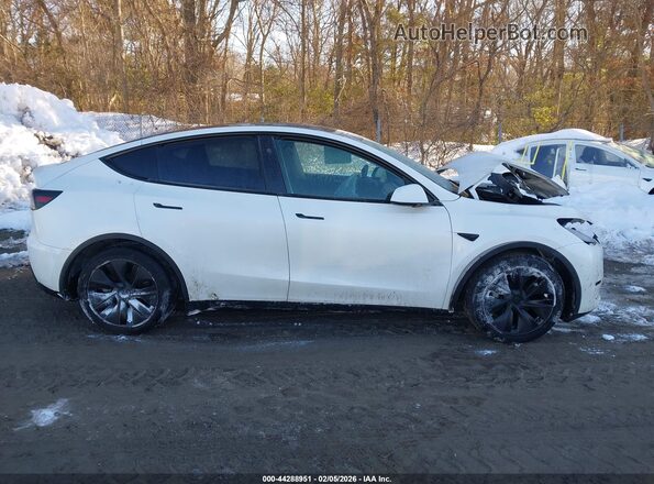 7SAYGAEE9SF262471 2025 TESLA MODEL Y White Vista interior de 360 grados