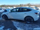 2025 Tesla Model Y Long Range Dual Motor All-wheel Drive White vin: 7SAYGAEE9SF262471