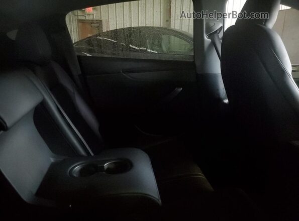 7SAYGDED2TF382672 2026 TESLA MODEL White Vista de los asientos traseros