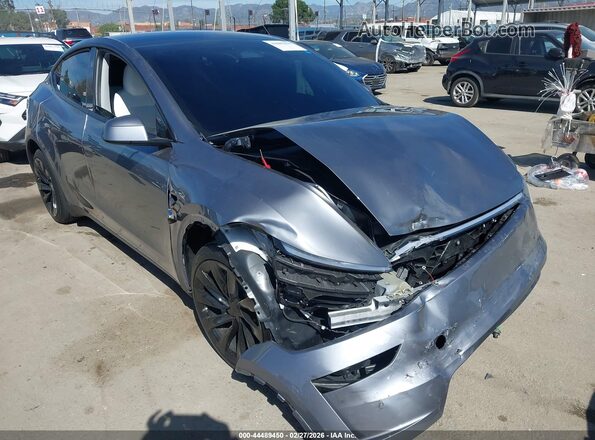 7SAYGDED2TF523806 2026 TESLA MODEL Y Gray Delantero derecho