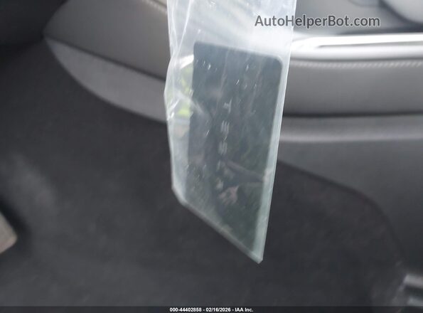 7SAYGDED5SF221182 2025 TESLA MODEL Y Gray Widok deski rozdzielczej