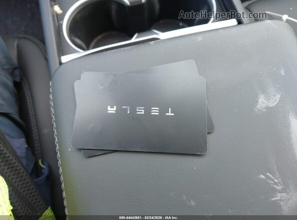 7SAYGDED5TF459762 2026 TESLA MODEL Y Gray Widok deski rozdzielczej