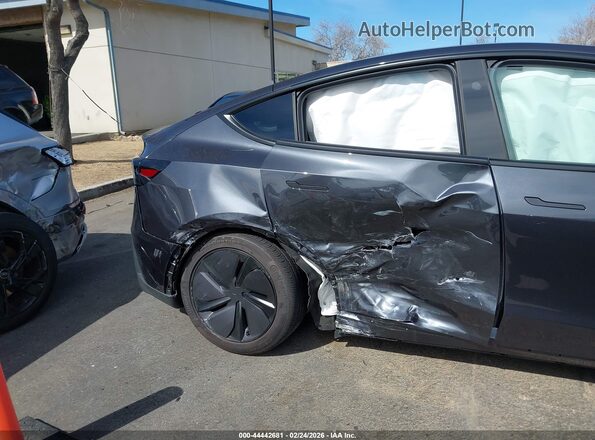 7SAYGDED5TF459762 2026 TESLA MODEL Y Gray Widok z przodu