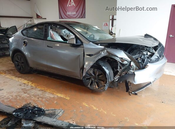 7SAYGDED6SA363697 2025 TESLA MODEL Y Gray Передня права чверть
