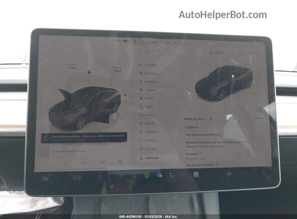 7SAYGDED8PF960702 2023 TESLA MODEL Y Gray Widok tylnych siedzeń