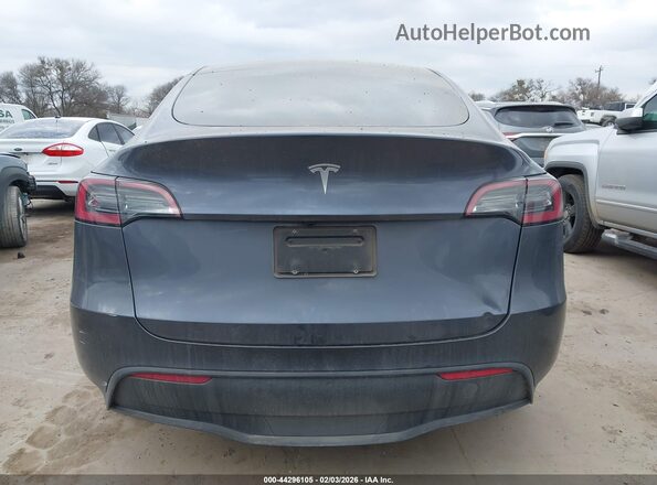 7SAYGDED8PF960702 2023 TESLA MODEL Y Gray 