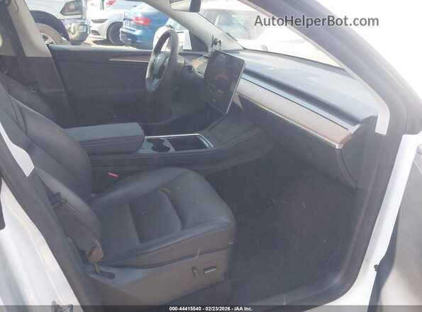 7SAYGDEDXRF093967 2024 TESLA MODEL Y White Вид салону спереду