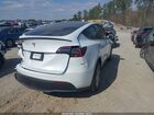 2024 Tesla Model Y Long Range Single Motor Rear-wheel Drive/rwd White vin: 7SAYGDEDXRF093967