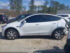 2024 Tesla Model Y Long Range Single Motor Rear-wheel Drive/rwd White vin: 7SAYGDEDXRF093967