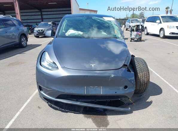 7SAYGDEE1NF454652 2022 TESLA MODEL Y Gray ხელსაწყოთა პანელის ხედი