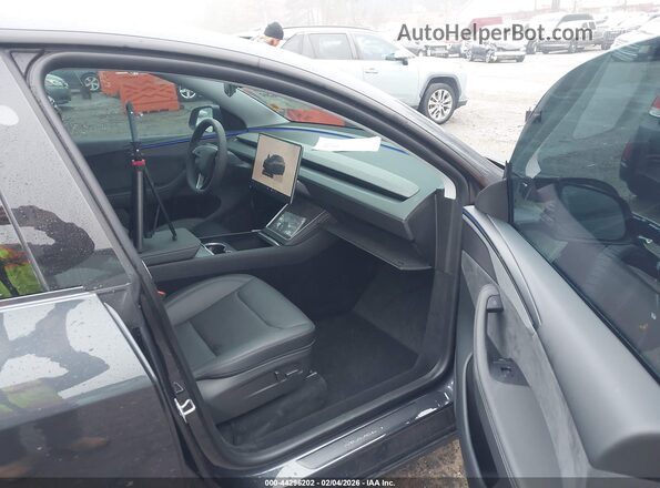 7SAYGDEE1TA587485 2026 TESLA MODEL Y Black წინა სალონის ხედი