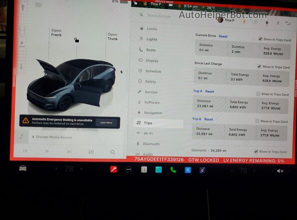 7SAYGDEE1TF339126 2026 TESLA MODEL Gray ხელსაწყოთა პანელის ხედი