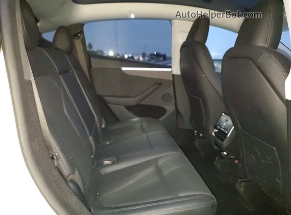 7SAYGDEE3TF353531 2026 TESLA MODEL White უკანა სალონის ხედი