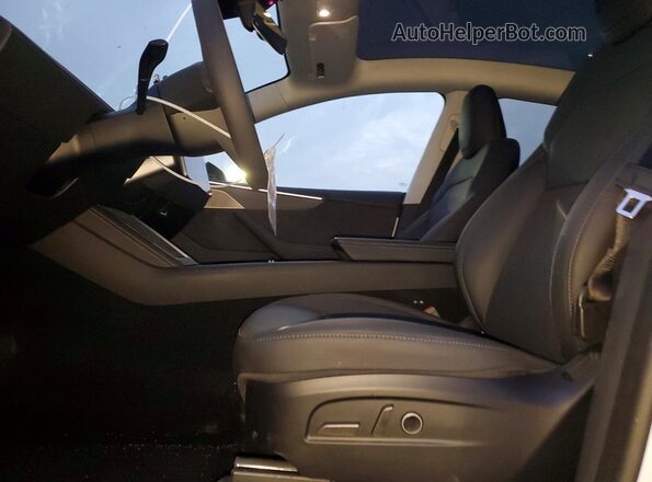 7SAYGDEE3TF353531 2026 TESLA MODEL White წინა სალონის ხედი