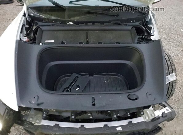 7SAYGDEE3TF353531 2026 TESLA MODEL White ძრავის განყოფილების ხედი