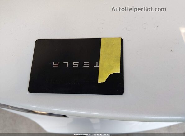7SAYGDEE6RF155504 2024 TESLA MODEL Y White Widok deski rozdzielczej