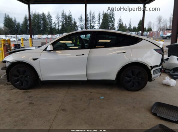 7SAYGDEE6RF155504 2024 TESLA MODEL Y White 