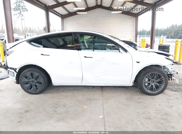 7SAYGDEE6RF155504 2024 TESLA MODEL Y White Widok wnętrza 360 stopni