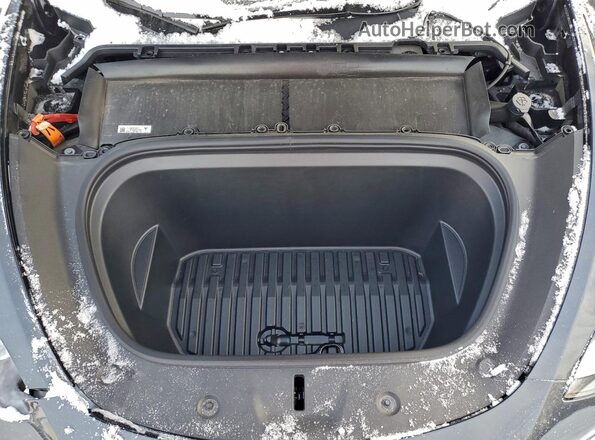 7SAYGDEE7SF275673 2025 TESLA MODEL Charcoal Vista del compartimento del motor