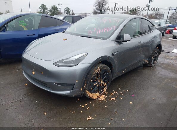 7SAYGDEE9RA299951 2024 TESLA MODEL Y Gray წინა მარცხენა ხედი სამი მეოთხედიდან