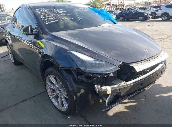 7SAYGDEE9RF068891 2024 TESLA MODEL Y Gray Przód prawy