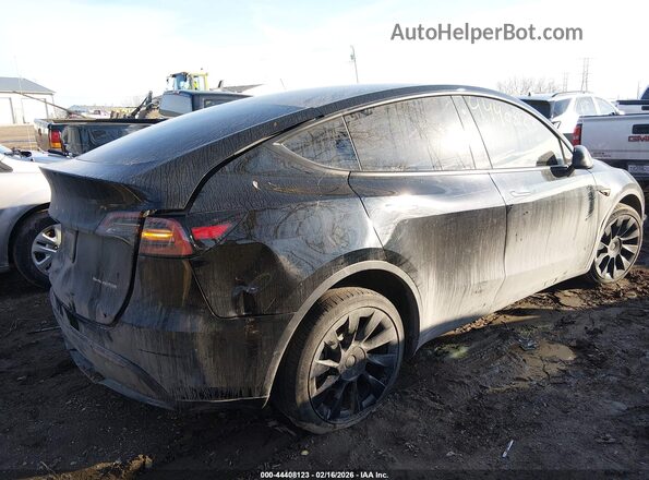 7SAYGDEEXPF750496 2023 TESLA MODEL Y Черный Задняя правая четверть