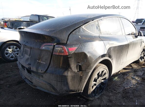 7SAYGDEEXPF750496 2023 TESLA MODEL Y Черный Вид спереди