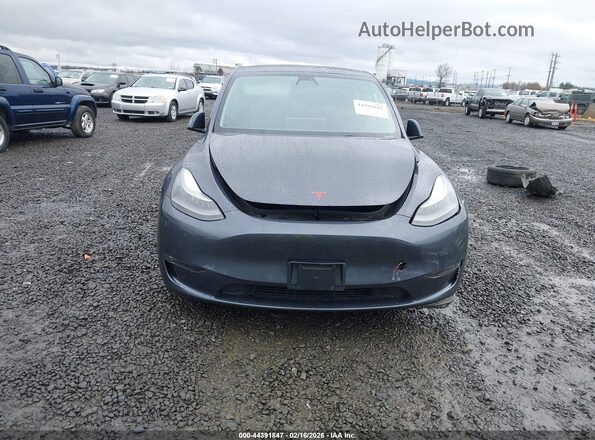7SAYGDEF7NF374104 2022 TESLA MODEL Y Gray Սալոնի հետևի տեսք