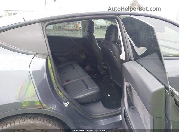 7SAYGDEF7NF374104 2022 TESLA MODEL Y Gray VIN կոդի պիտակի տեսք