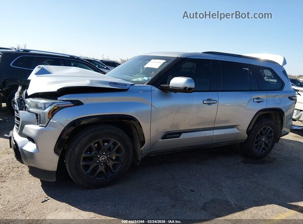 7SVAAAAA4PX002372 2023 TOYOTA SEQUOIA Серебряный Панорамный вид салона 360°
