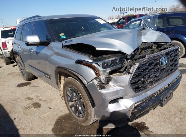 7SVAAAAA4PX002372 2023 TOYOTA SEQUOIA Серебряный Передняя правая четверть