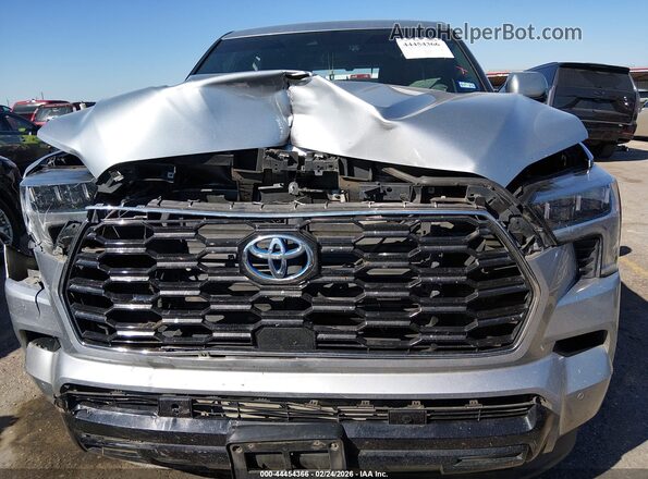 7SVAAAAA4PX002372 2023 TOYOTA SEQUOIA Серебряный Вид щитка приборов
