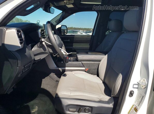 7SVAAAAAXSX004068 2025 TOYOTA SEQUOIA White Սալոնի դիմացի տեսք