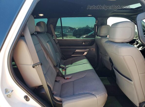7SVAAAAAXSX004068 2025 TOYOTA SEQUOIA White Սալոնի հետևի տեսք