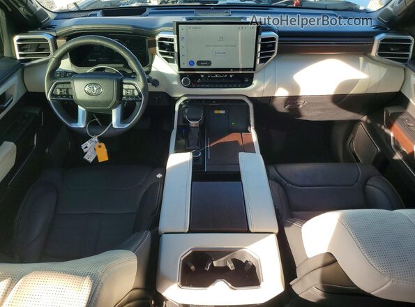 7SVAAABA1RX038330 2024 TOYOTA SEQUOIA White Vista del salpicadero