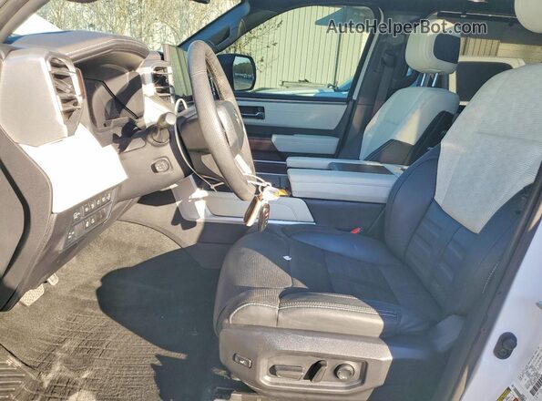 7SVAAABA1RX038330 2024 TOYOTA SEQUOIA White Vista interior delantera