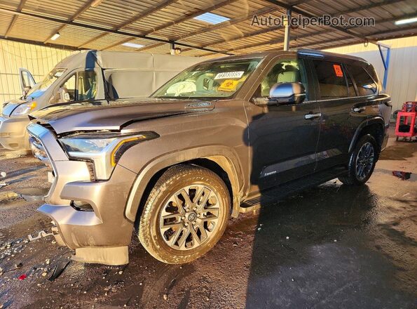 7SVAAABA2SX062528 2025 TOYOTA SEQUOIA Gray Առջևի ձախ երեք քառորդ տեսարան