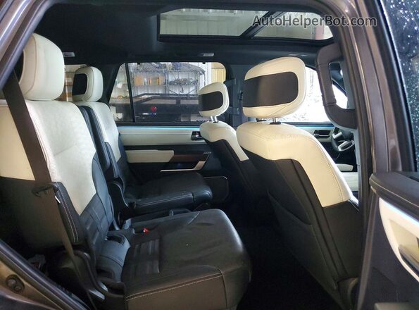 7SVAAABA4PX008140 2023 TOYOTA SEQUOIA Gray Vista interior trasera