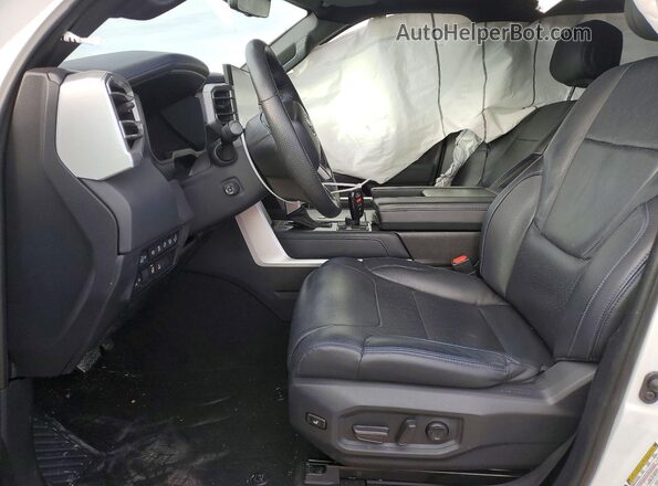 7SVAAABA5PX009913 2023 TOYOTA SEQUOIA White Widok wnętrza z przodu