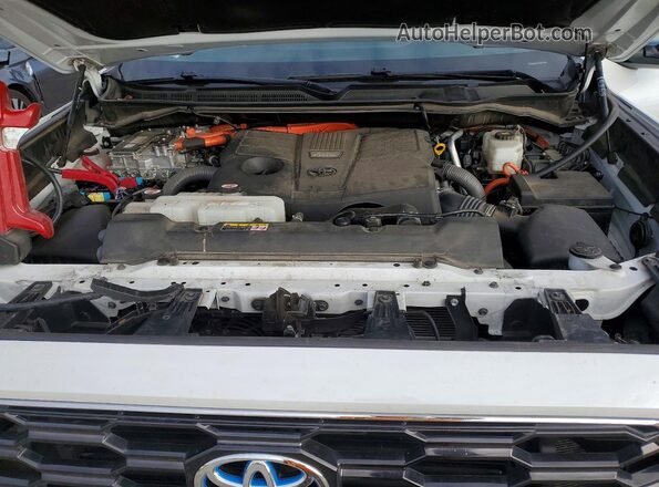 7SVAAABA5PX009913 2023 TOYOTA SEQUOIA White Widok komory silnika